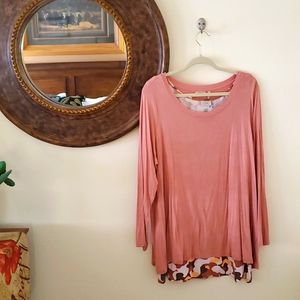 LOGO 2 Piece tunic set. Coral LS with coral cammo tank. Approx. 32" L. SZ 1X